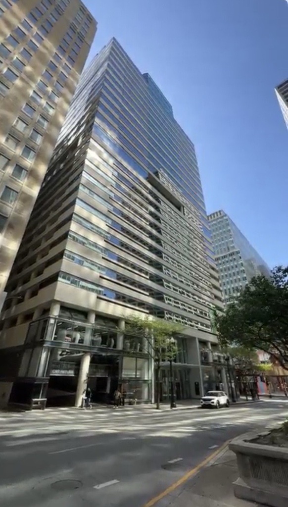Exterior of Midwestern Career College Chicago Main Campus at 203 N. LaSalle St. in Chicago